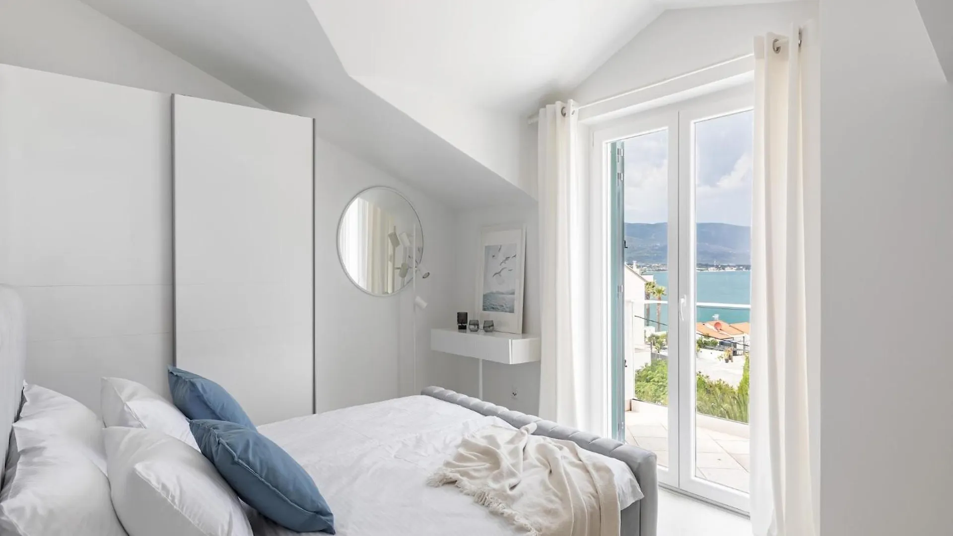Sea View Apartment In Slatine With Terrace Traù